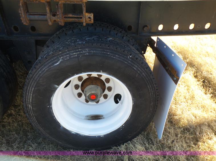 image for item J7619 2009 Utility FS2CHA flatbed trailer