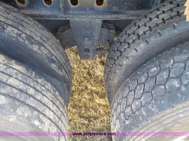 image for item J7619 2009 Utility FS2CHA flatbed trailer