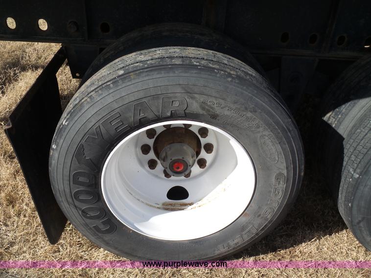 image for item J7619 2009 Utility FS2CHA flatbed trailer