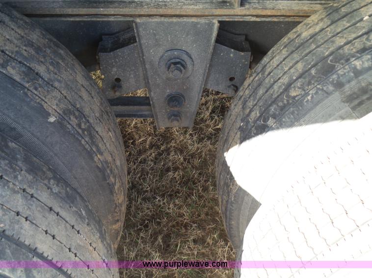 image for item J7619 2009 Utility FS2CHA flatbed trailer