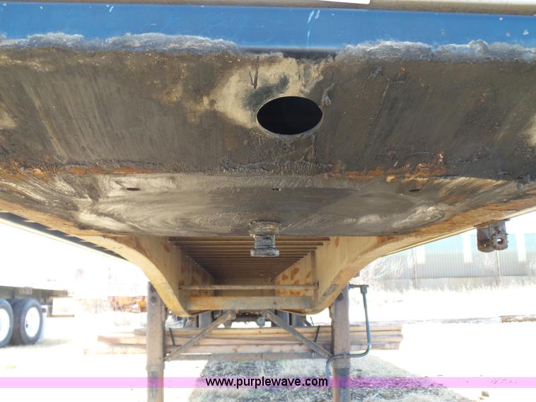 image for item J7620 2009 Utility FS2CHA flatbed trailer