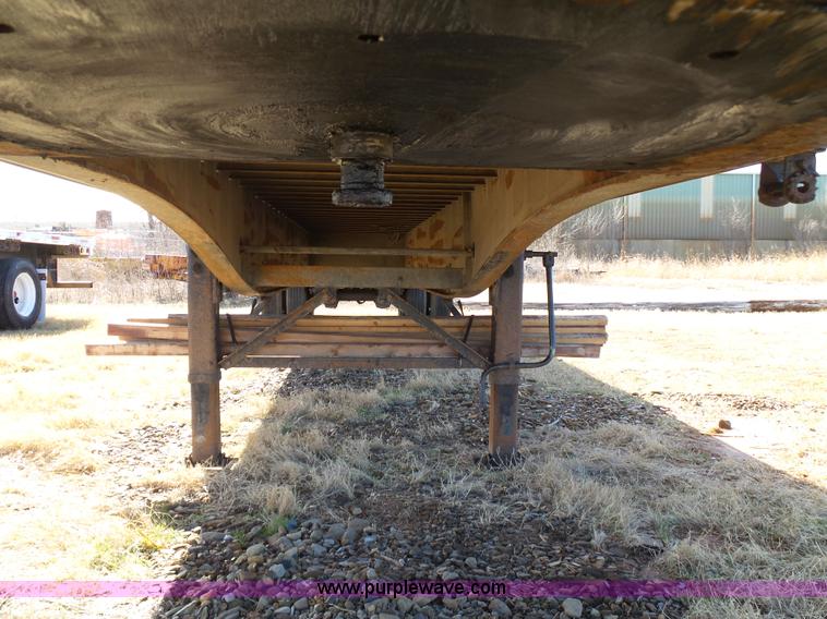 image for item J7620 2009 Utility FS2CHA flatbed trailer