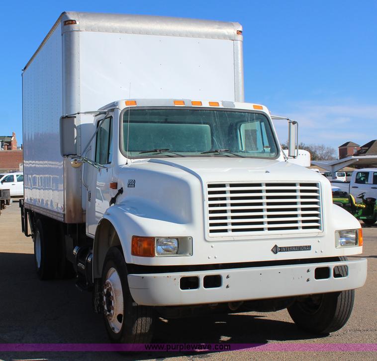 image for item J7632 2002 International 4700 box truck