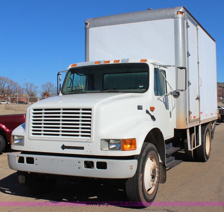 image for item J7632 2002 International 4700 box truck