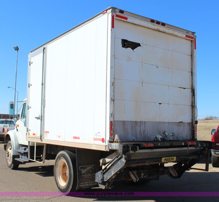 image for item J7632 2002 International 4700 box truck
