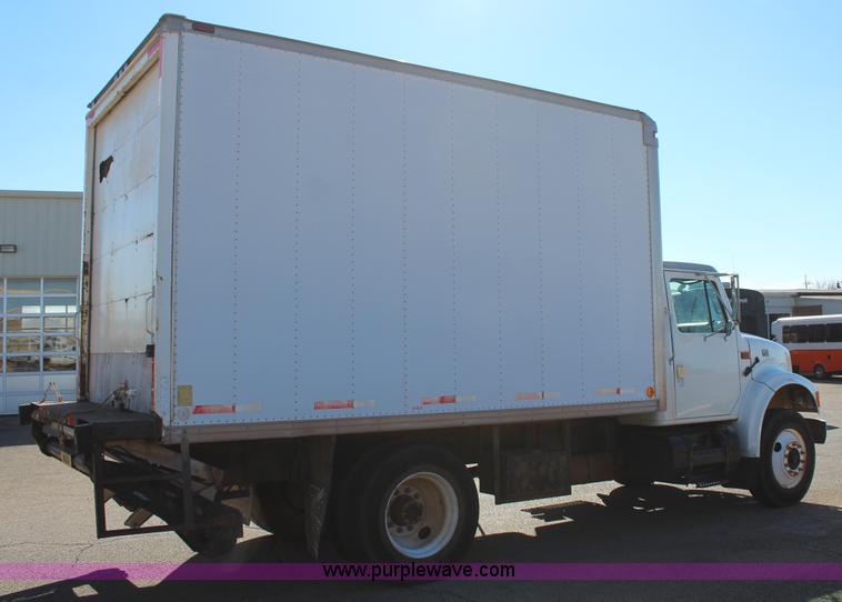 image for item J7632 2002 International 4700 box truck
