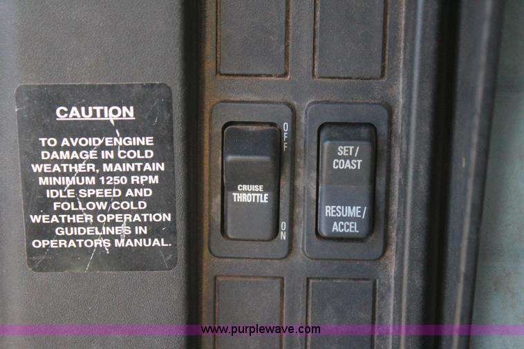 image for item J7632 2002 International 4700 box truck