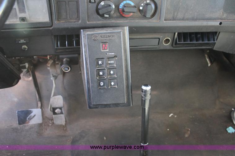 image for item J7632 2002 International 4700 box truck