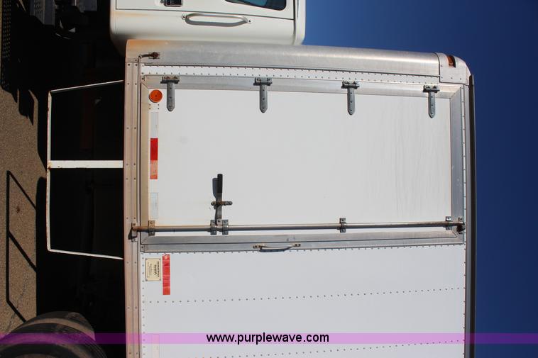 image for item J7632 2002 International 4700 box truck