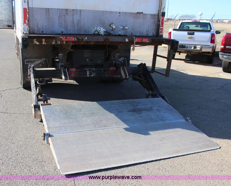 image for item J7632 2002 International 4700 box truck