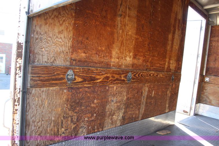 image for item J7632 2002 International 4700 box truck