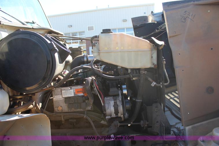 image for item J7632 2002 International 4700 box truck