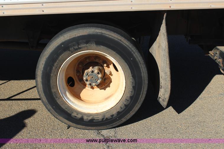 image for item J7632 2002 International 4700 box truck