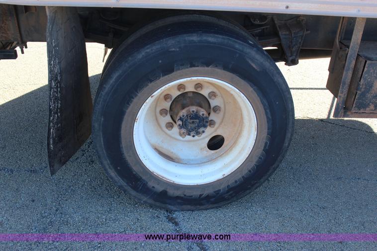 image for item J7632 2002 International 4700 box truck