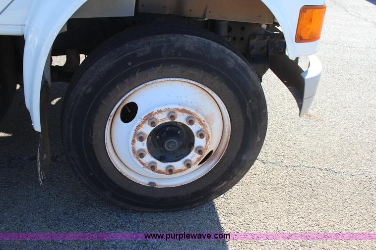 image for item J7632 2002 International 4700 box truck