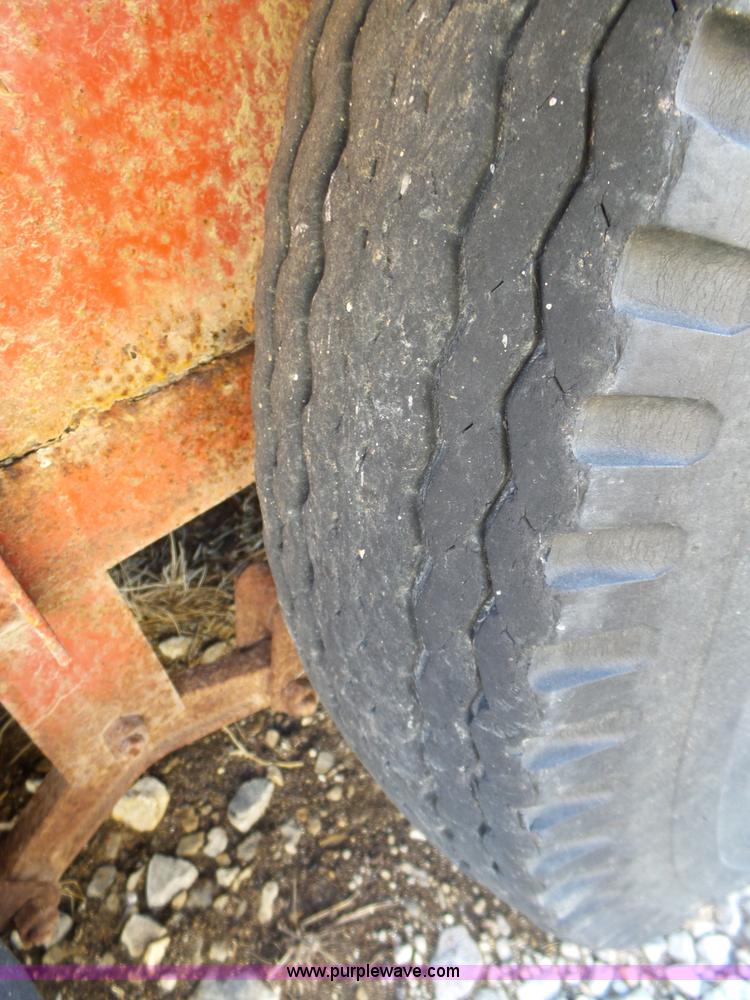 image for item J7658 1994 Chaparral livestock trailer