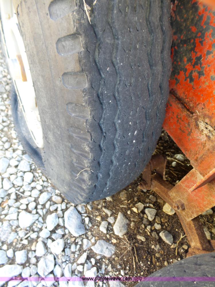 image for item J7658 1994 Chaparral livestock trailer