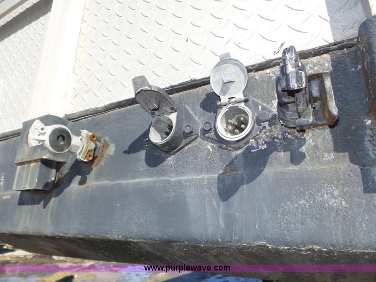 image for item J8817 2000 Transcraft flatbed trailer