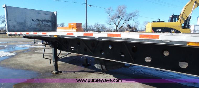 image for item J8817 2000 Transcraft flatbed trailer