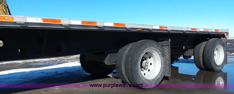 image for item J8817 2000 Transcraft flatbed trailer