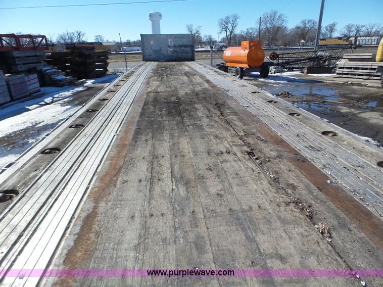image for item J8817 2000 Transcraft flatbed trailer