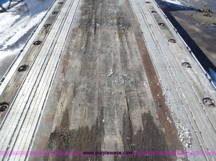 image for item J8817 2000 Transcraft flatbed trailer