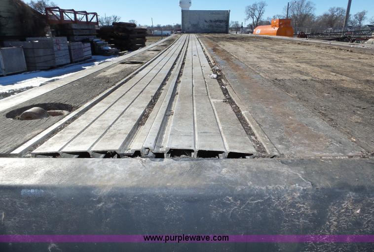 image for item J8817 2000 Transcraft flatbed trailer