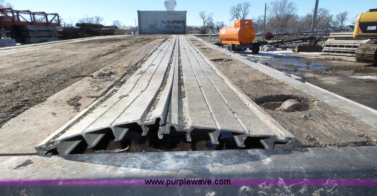 image for item J8817 2000 Transcraft flatbed trailer