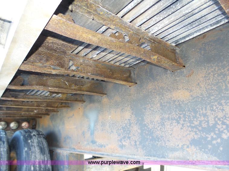 image for item J8817 2000 Transcraft flatbed trailer