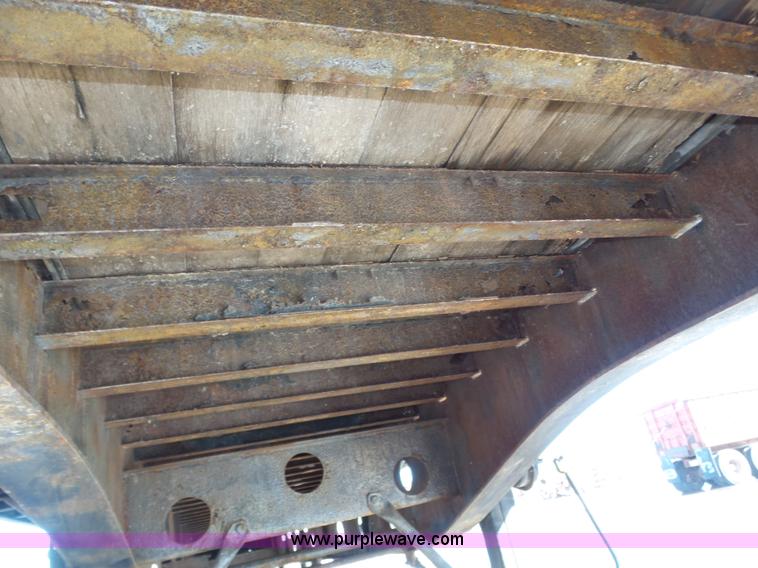 image for item J8817 2000 Transcraft flatbed trailer