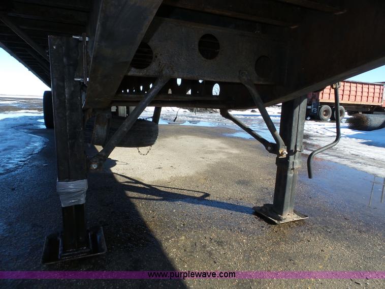 image for item J8817 2000 Transcraft flatbed trailer