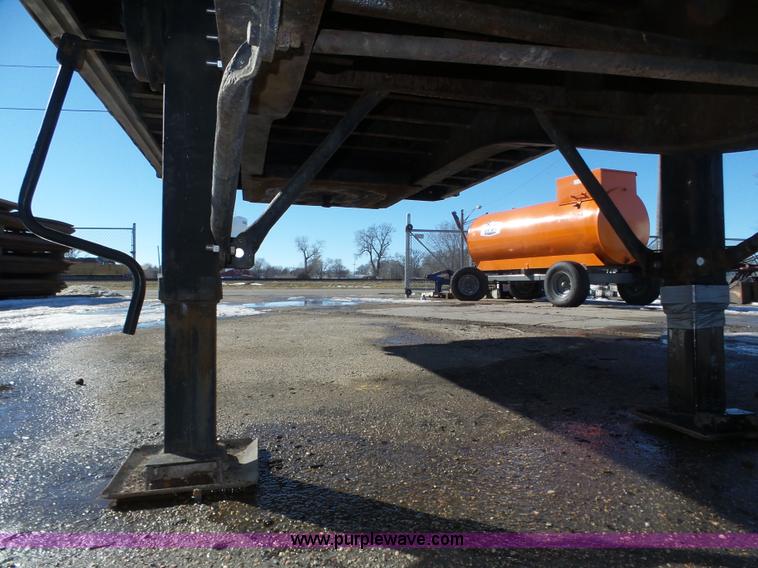 image for item J8817 2000 Transcraft flatbed trailer