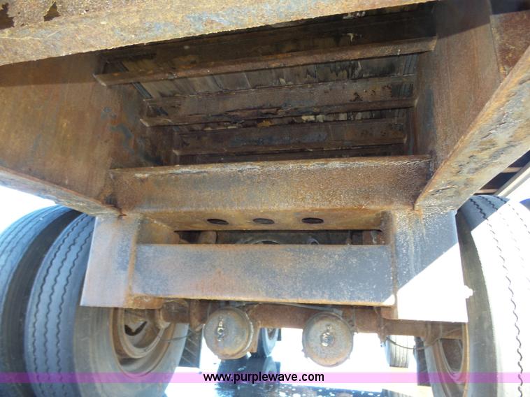 image for item J8817 2000 Transcraft flatbed trailer