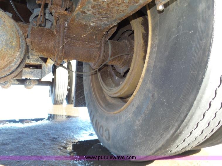 image for item J8817 2000 Transcraft flatbed trailer