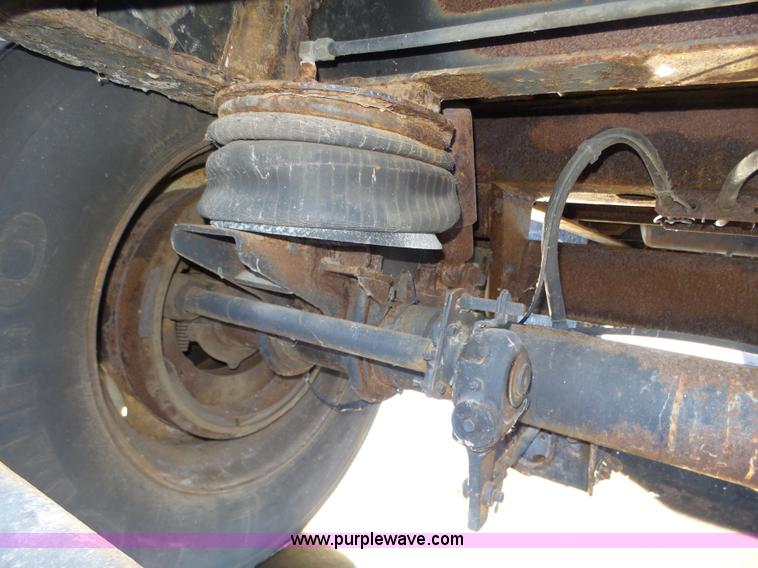 image for item J8817 2000 Transcraft flatbed trailer