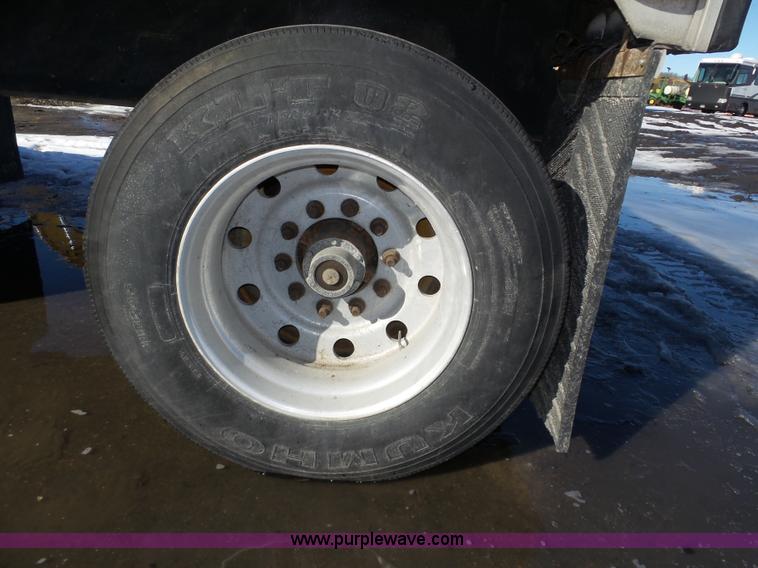 image for item J8817 2000 Transcraft flatbed trailer