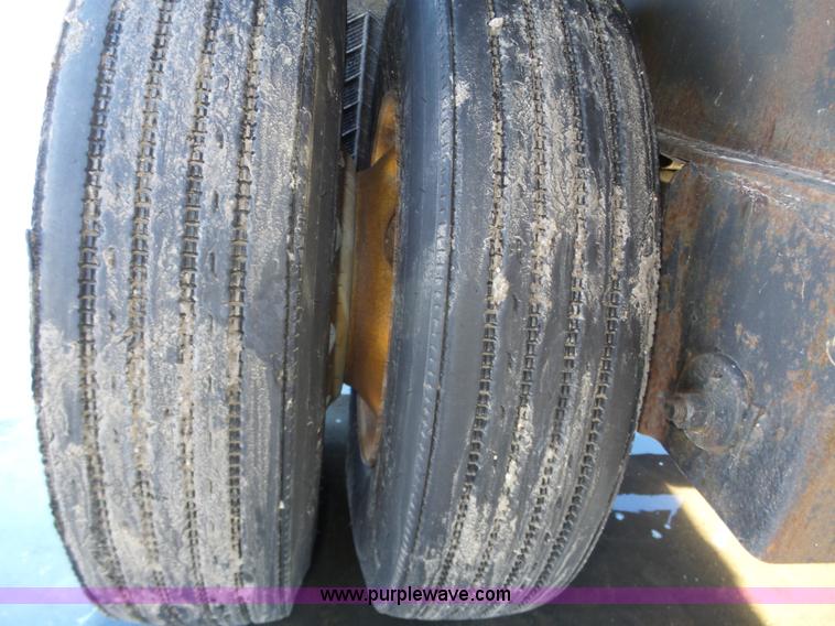 image for item J8817 2000 Transcraft flatbed trailer