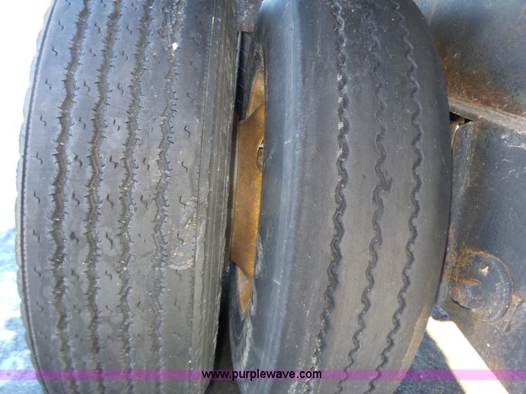 image for item J8817 2000 Transcraft flatbed trailer