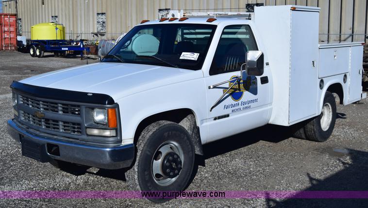 image for item K4466 1996 Chevrolet 3500 utility truck with crane