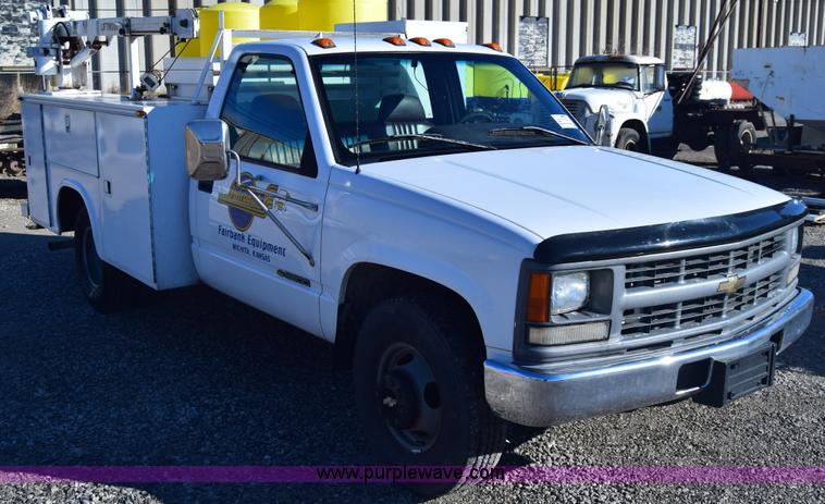 image for item K4466 1996 Chevrolet 3500 utility truck with crane