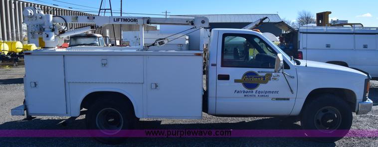 image for item K4466 1996 Chevrolet 3500 utility truck with crane