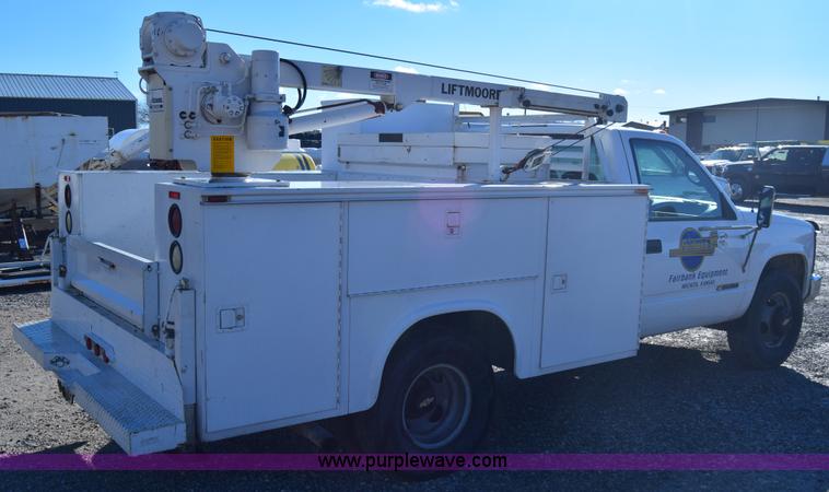 image for item K4466 1996 Chevrolet 3500 utility truck with crane