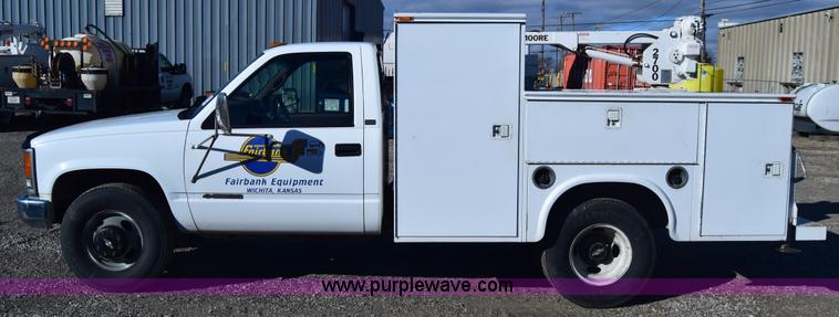 image for item K4466 1996 Chevrolet 3500 utility truck with crane