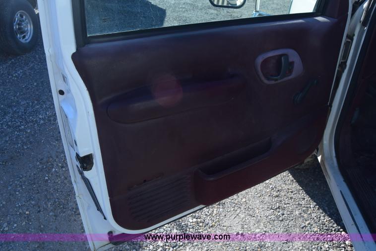 image for item K4466 1996 Chevrolet 3500 utility truck with crane