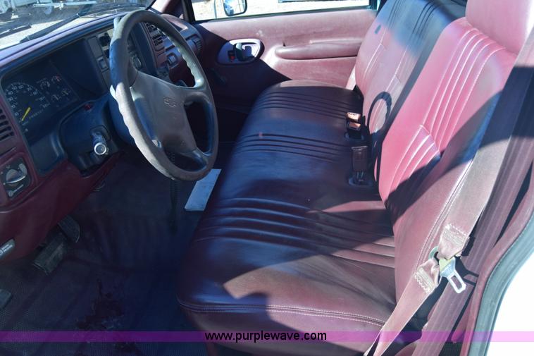 image for item K4466 1996 Chevrolet 3500 utility truck with crane