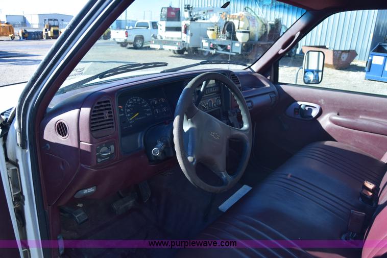 image for item K4466 1996 Chevrolet 3500 utility truck with crane