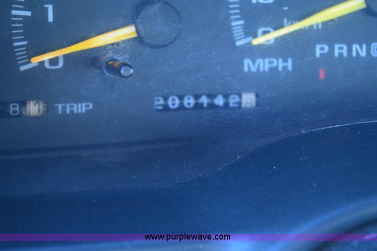 image for item K4466 1996 Chevrolet 3500 utility truck with crane