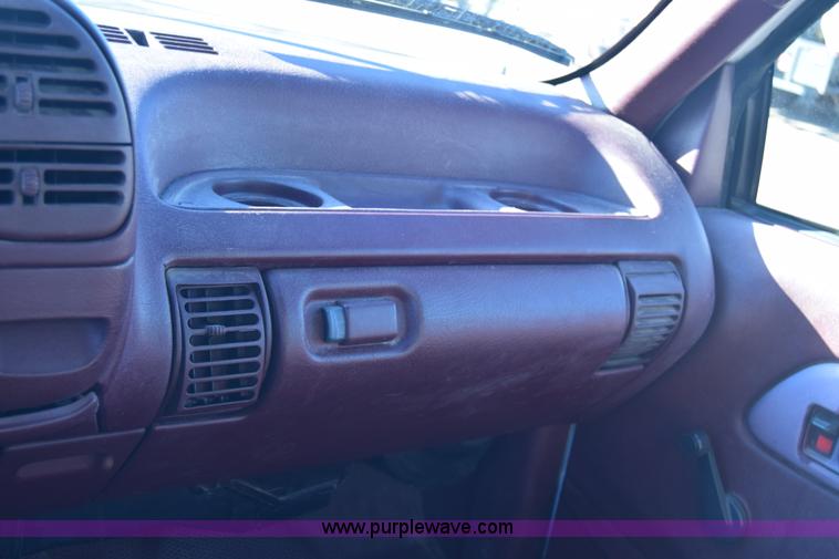 image for item K4466 1996 Chevrolet 3500 utility truck with crane