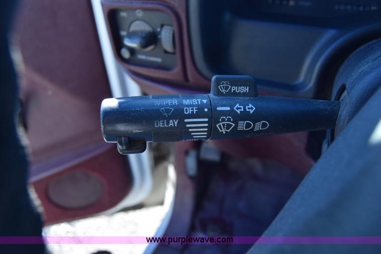 image for item K4466 1996 Chevrolet 3500 utility truck with crane