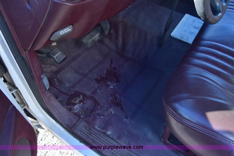 image for item K4466 1996 Chevrolet 3500 utility truck with crane